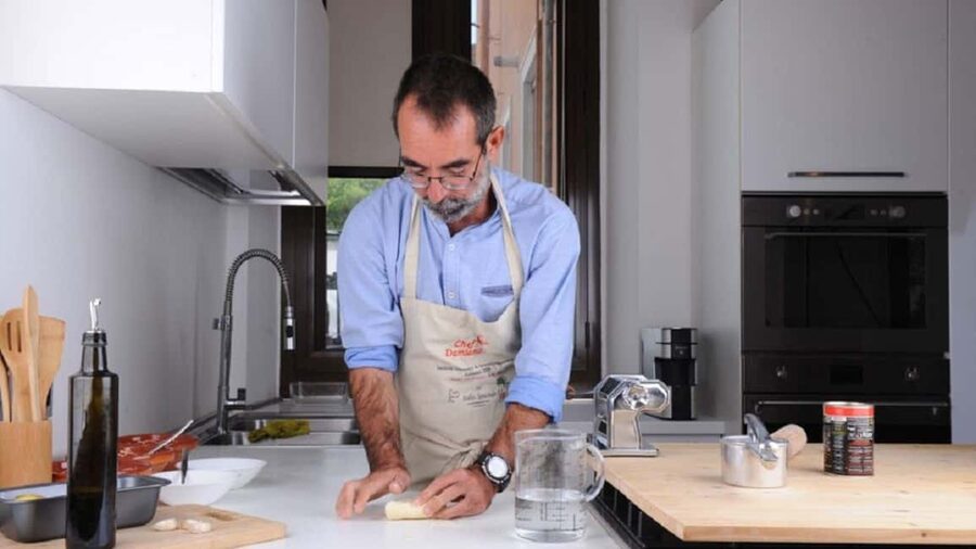 Cagliari: Sardinian Cooking Class with Meal and Drinks - The filling and the tricky wheat-ear fold