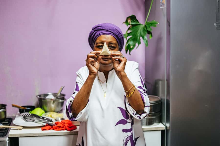 Cape Town: Malay Cooking Class and Lunch in Bo-Kaap - Meeting Faldela in her home kitchen