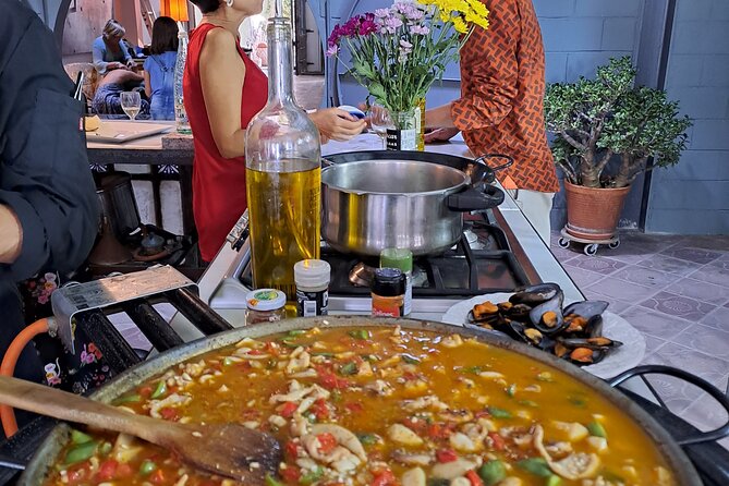 Catalan Paella Cooking Class with Small Group in Barcelona - Why the small group matters