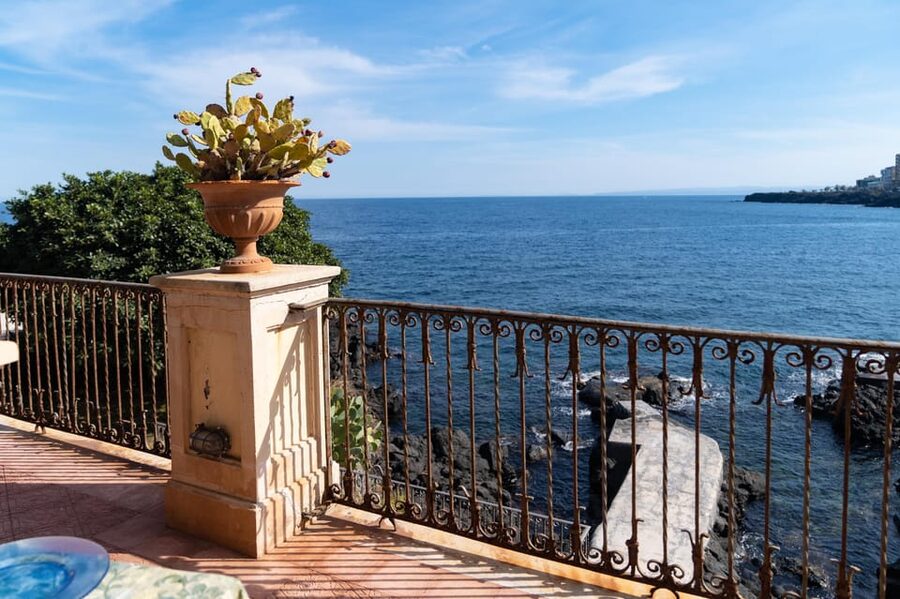 Catania: Cooking class set in a sea front historic villa - Group size, language, and the social side