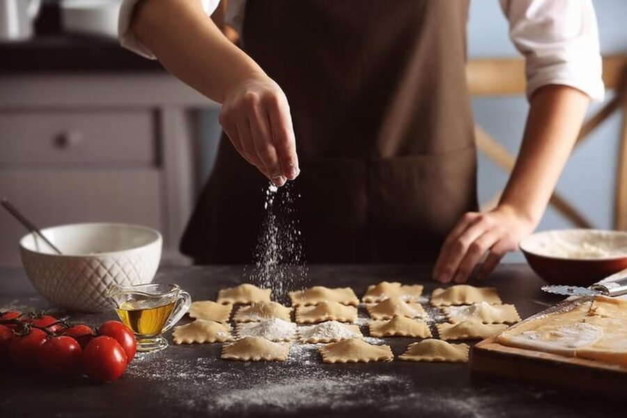 Catania: Pistachio Ravioli, Pasta Home Cooking Class w/ Wine - Key points to know before booking