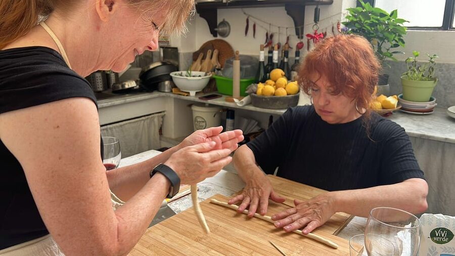 Catania: Pistachio Ravioli, Pasta Home Cooking Class w/ Wine - Ringing the bell and entering Angela’s home