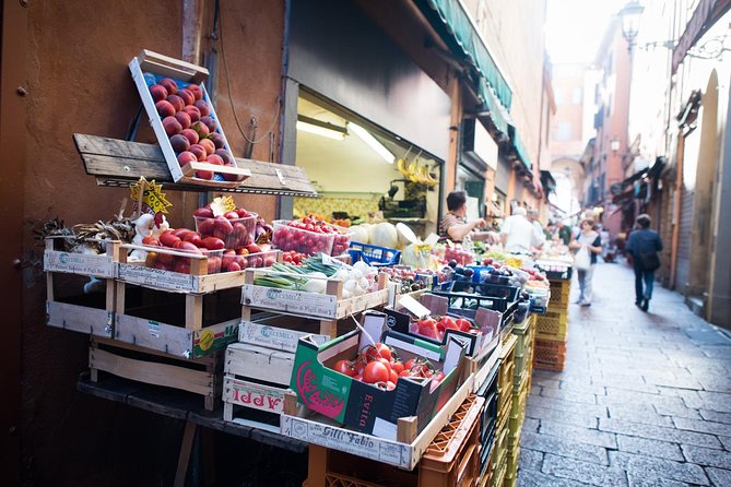 Cesarine: Market Tour & Cooking Class at Local's Home in Bologna - Who should book this experience?