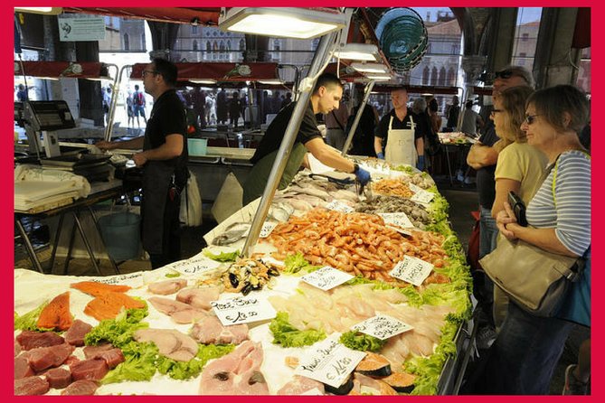 Cesarine: Market Tour & Home Cooking Class in Catania - The meal and Sicilian wine pairing