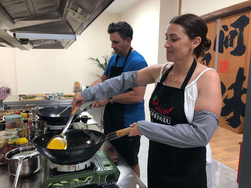Chengdu: Cooking Class with Fresh Market Half Day Experience - Timing, transport, and what to wear