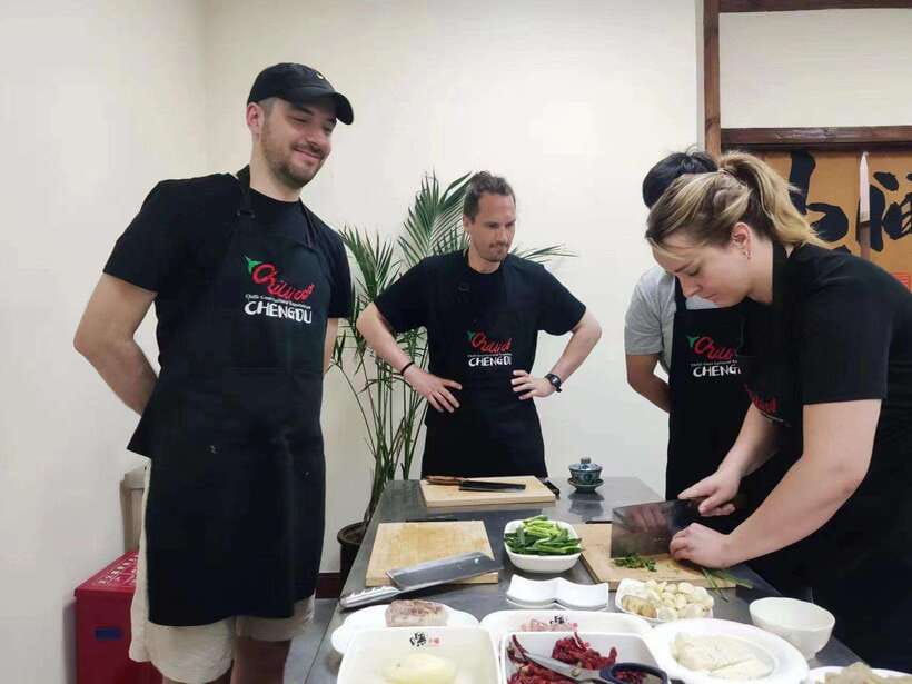 Chengdu: Cooking Class with Fresh Market Half Day Experience - Who should book this Chengdu cooking class?