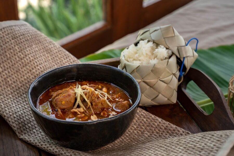 Chiang Mai: Local Northern Thai Cooking Class at Grandma's - The instructors and group atmosphere
