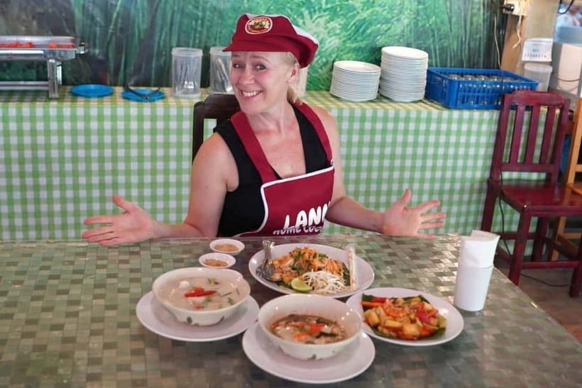 Chiang Rai:Lanna Home Cooking Class at Give Green Farm House - The 9:00 AM pickup and ride to the market
