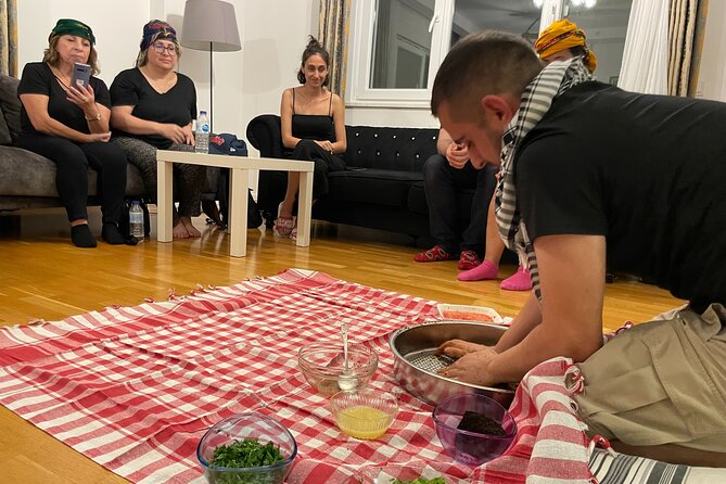 Çiğ Köfte Cooking Class/Night with Traditional Music At Home - Arriving at the Kadıköy home