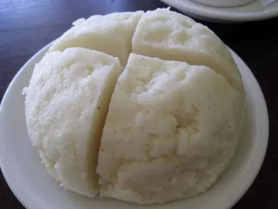 Cook and enjoy African meals with Moreen - Starting at a Nairobi market with Moreen