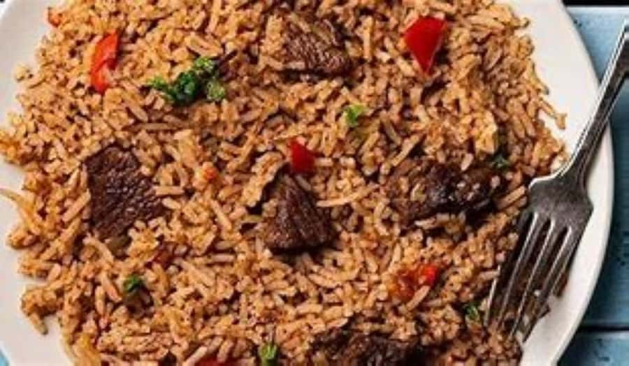 Cook and enjoy African meals with Moreen - Choosing ingredients for ugali, pilau, and more