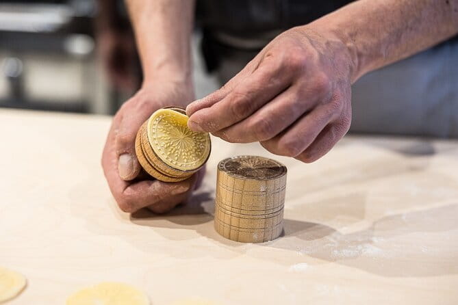 Cooking Art Brunelleschi - Eating the pasta you helped prepare