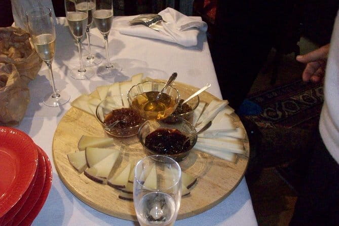 Cooking class and home made pasta in Florence with LA VIVANDIERA! - Rolling pasta the old Florentine way