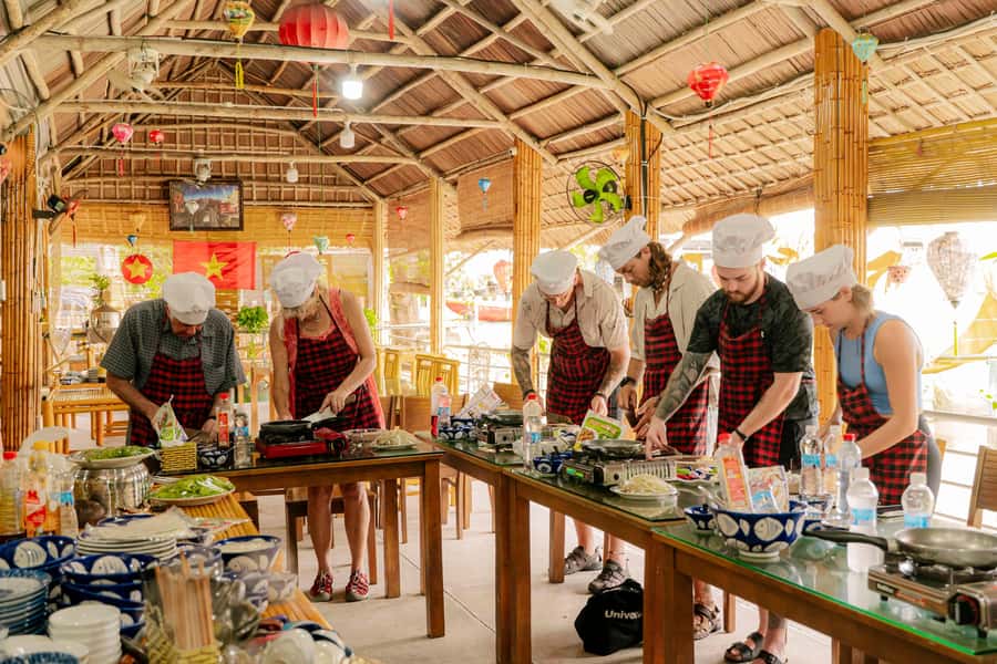 COOKING CLASS & BASKET BOAT - Practical Details Before You Book