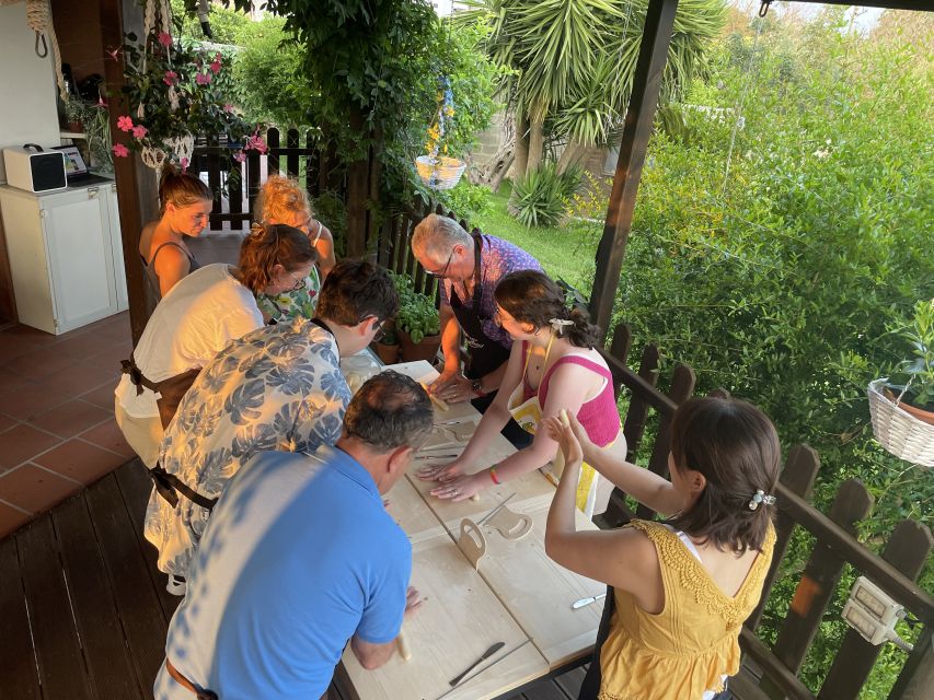 Cooking class, dinner and wine tasting in Lecce (Corigliano) - Making orecchiette and macaroni with Enza