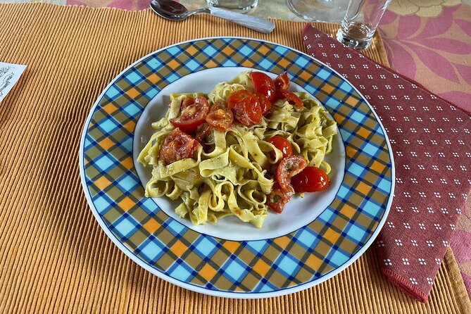 Cooking class in a garden: handmade pasta - Eating the pasta you made