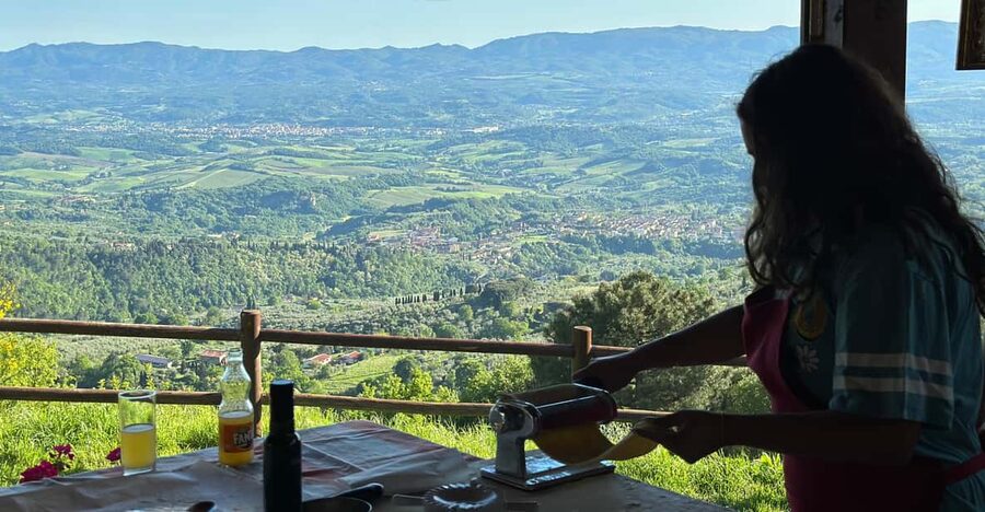 Cooking class in a private medieval village - Getting there from Florence and meeting at the restaurant