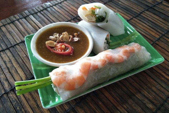Cooking class, market tour and basket boat tour - Pickup, group size, and extra charges