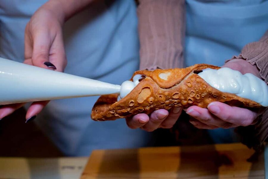 Cooking class, visit to the Catania market and light lunch - The guide and the mood of the class