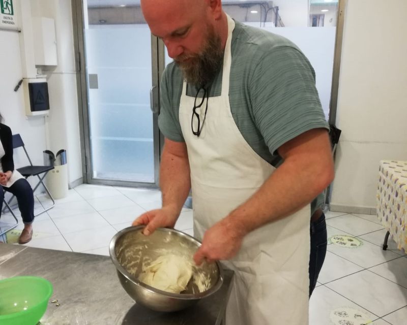 Cooking Class with lunch or dinner - Decorating and tasting a Sicilian cannolo