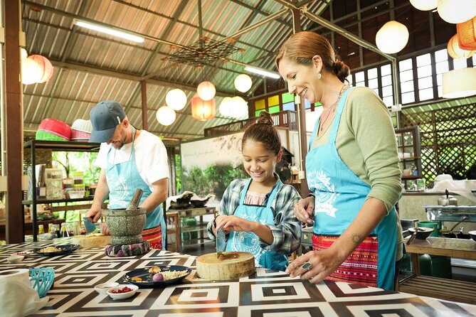 Cooking Class with Organic Farm in Chiang Mai at Mama Noi - From Chiang Mai hotel to the local market