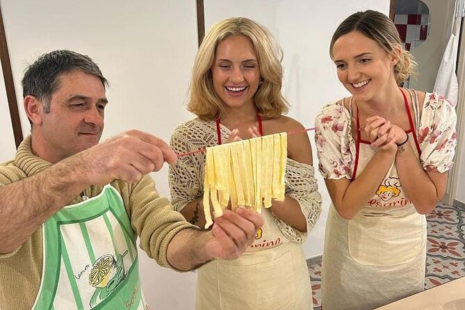 Cooking class with Pasta, mozzarella and Tiramisu with wine - Rolling pasta and preparing the main course
