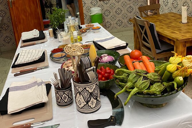 Cooking class with Yassine & Mom - Choosing between tagine, pastilla, and tangia