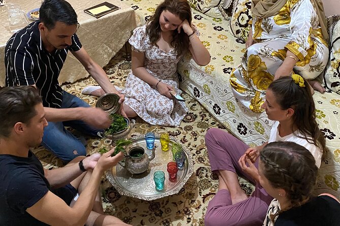 Cooking class with Yassine & Mom - Finding the class and taking the short taxi ride