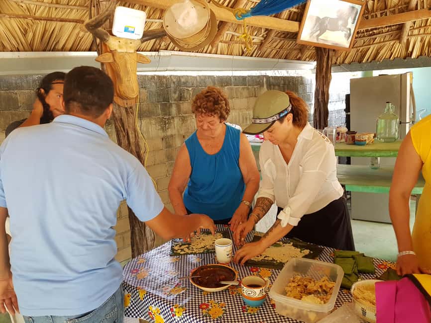 Cooking classes in Puerto Escondido (Learn how to cook Mole de Oaxaca). - Four hours of cooking in Puerto Escondido