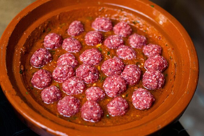Cooking Course with Lunch & Pool Access in Day Pass - Cooking tagine, couscous, and pastilla with Chef Fatima