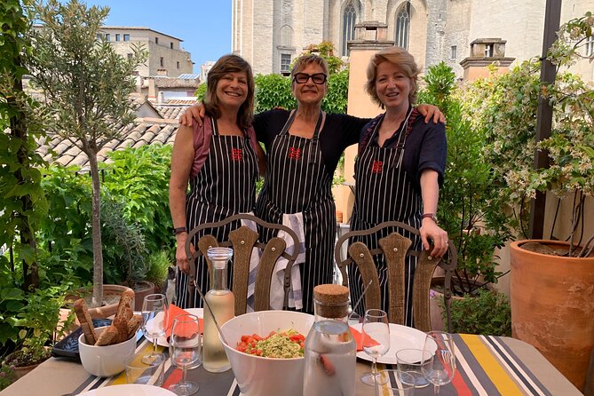 Cooking lessons - Eating lunch above Avignon
