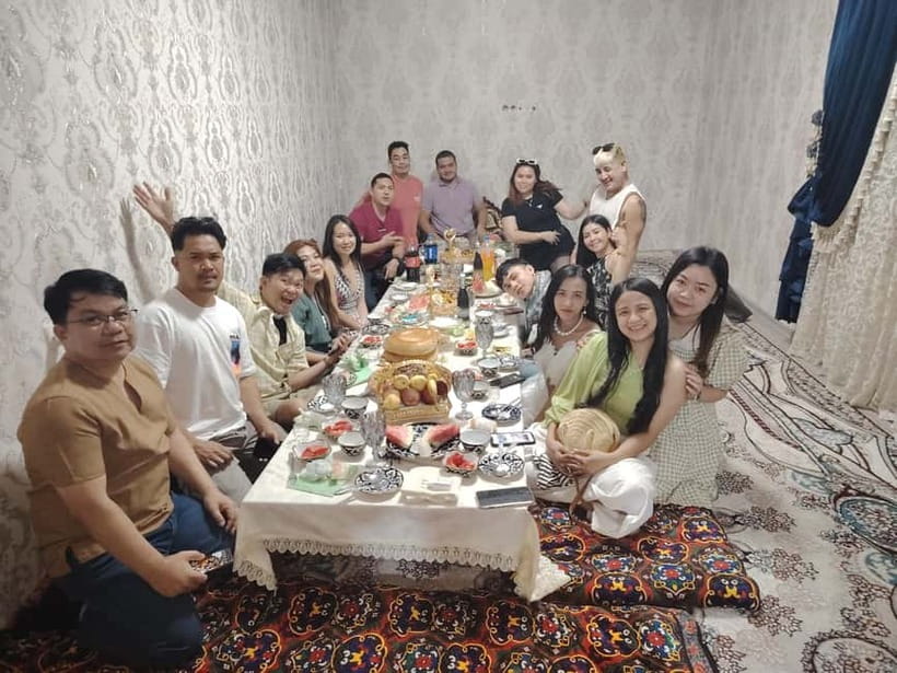 cooking traditional food in Samarkand with local people - Choosing dishes beyond plov
