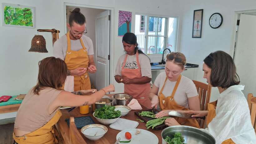 Cooking with Arun & Tamil Family - Cooking several Sri Lankan dishes together