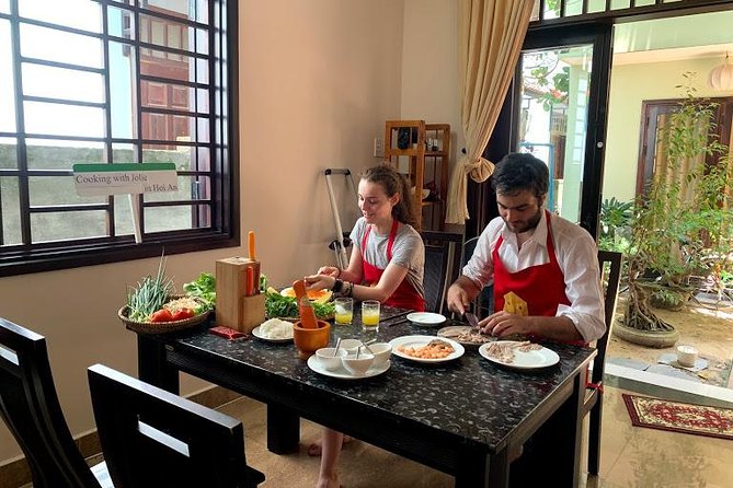 Cooking with Jolie in Hoi An and Lantern making class (JHA4) - A coffee break at 9:30 a.m.