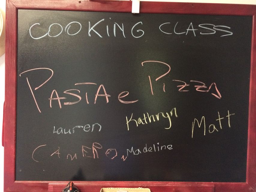 Cortona: Pasta and Pizza Cooking Class - Simonetta and Guido keep the class personal