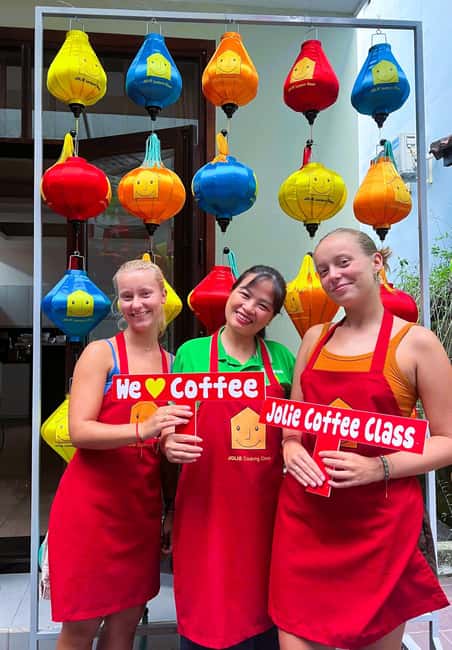 Da Nang: Coffee Making And Cooking Class - What makes the guides important