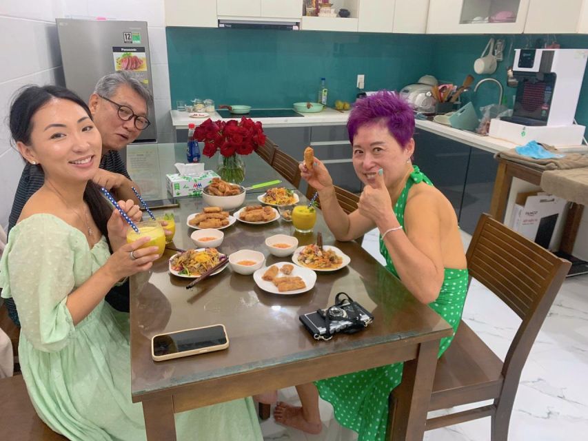 Da Nang: Cooking Class and tasting Pho with Local Girl - Making spring rolls by hand