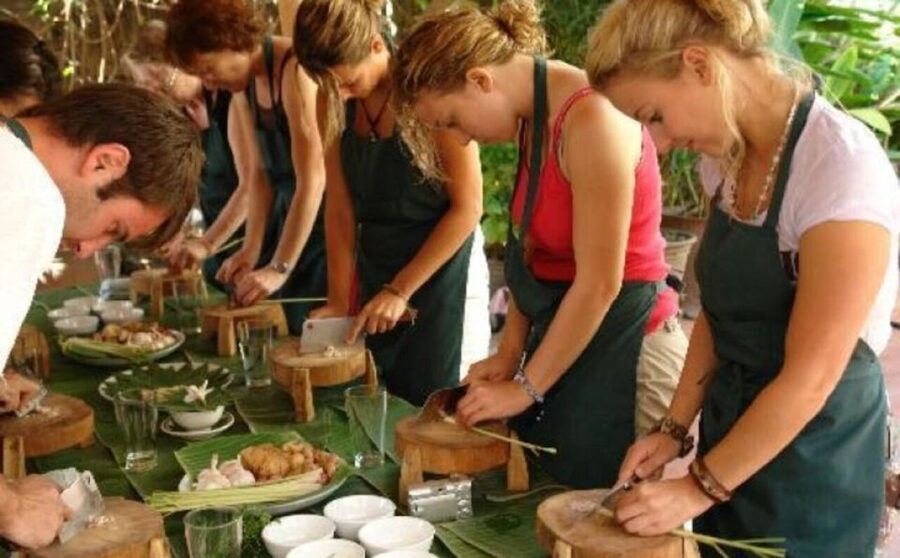 Da Nang: Vegetarian Cooking Class with Janny - A two-and-a-half-hour evening that stays focused