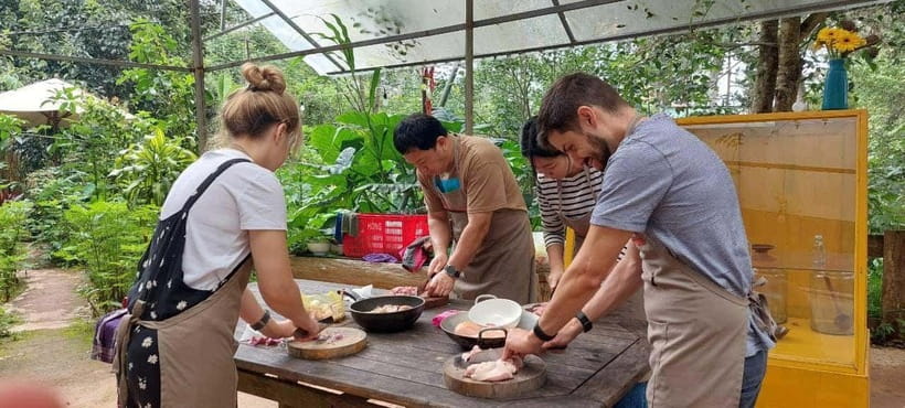 Dalat: Home Cooking Class with Central Market Tour - Seeing Dalat through its food market