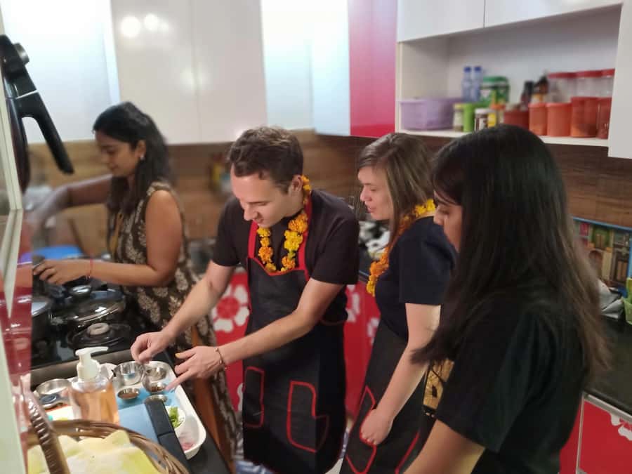 Delhi: AI Cooking Class and Much More in a Local Family Home - Key points to know before booking