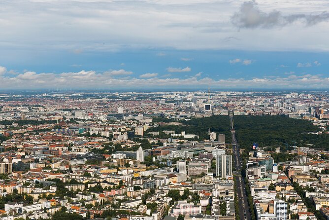 Eat Like a Berliner: Market Tour, Cooking Class and Lunch - Cooking a four-course German lunch
