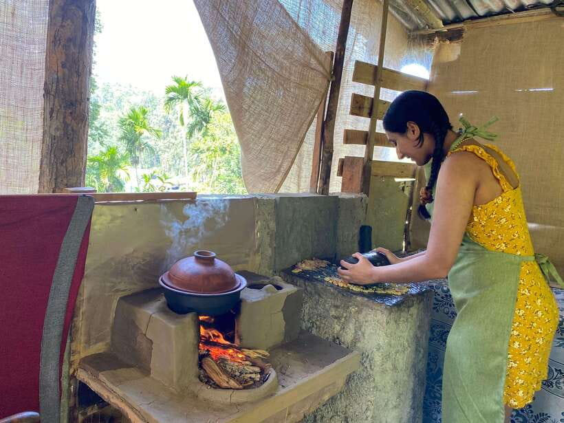Ella Sri Lanka : Mom's Kitchen Cooking class - Fire, stone, coconut, and real kitchen technique