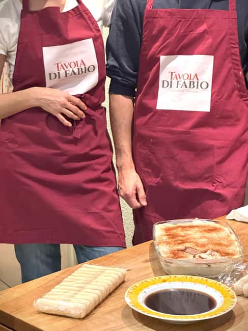 Family-Style Italian Pizza Cooking Class & Dining Experience - Why the six-person limit matters