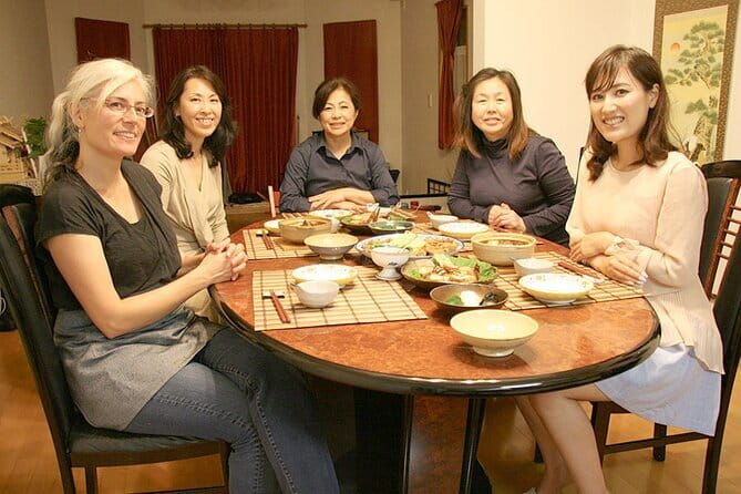 Famous Inari Sushi Making Experience in Toyokawa - What makes the staff helpful