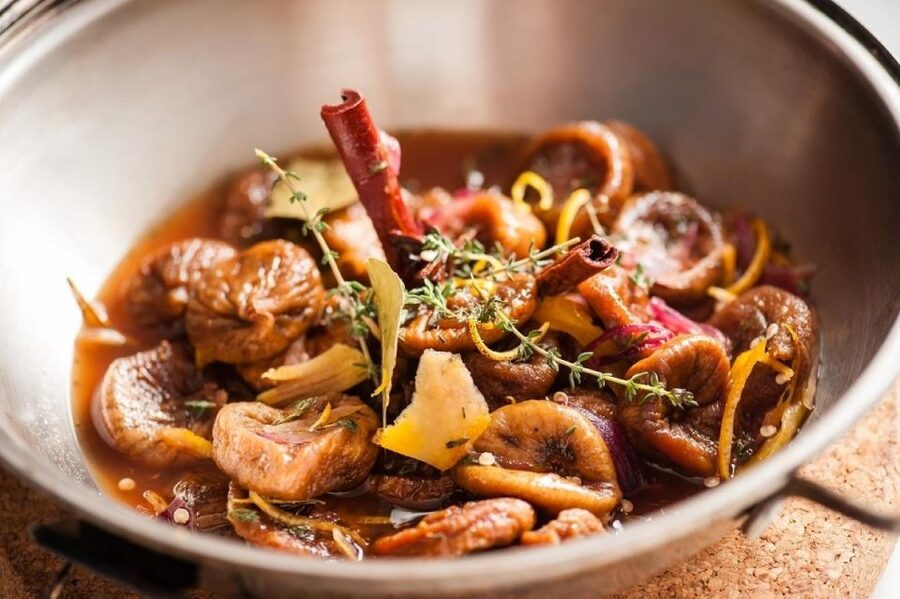 Faro: Learn to cook a Cataplana like a local! - Faro Municipal Market: one hour with the ingredients