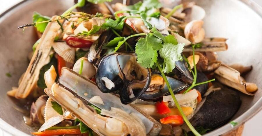 Faro: Learn to cook a Cataplana like a local! - The sunny terrace and the social side
