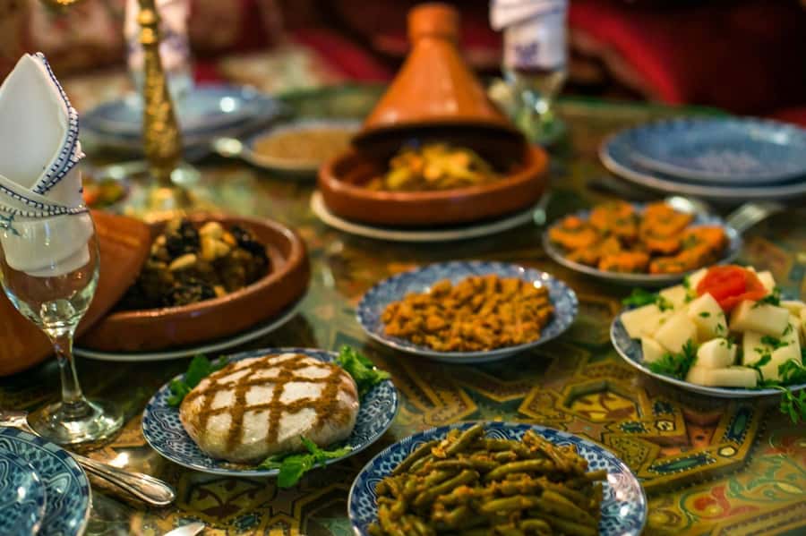 Fes: Private Moroccan Cooking Class - Shopping for spices in a neighborhood souk