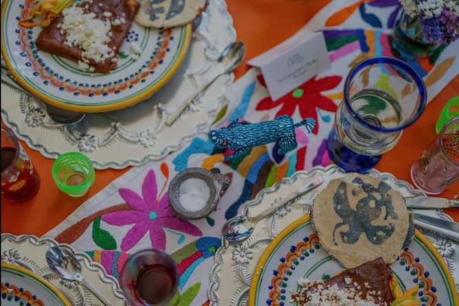Flavors of Oaxaca: Cooking Class with No Set Menu and Local Market Tour - Drinks, lunch, and the social side