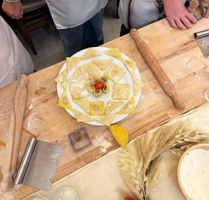 Florence Cooking Class: Ravioli & Pasta & Wine + Gift Apron - Meeting at La Carbonata near the Duomo