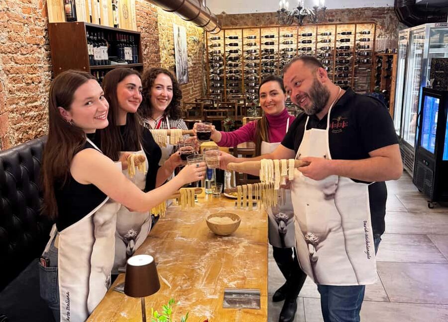 Florence Cooking Class: Ravioli & Pasta & Wine + Gift Apron - Pappardelle and handmade ravioli